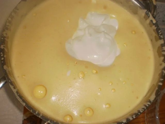 Zabaione mit Johanissbeerensoße und Mandel-Crunch - Rezept - Bild Nr. 8