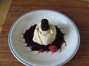 Mascarponecreme mit Sharon, gestürzt auf Beerenspiegel - Rezept