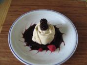 Mascarponecreme mit Sharon, gestürzt auf Beerenspiegel - Rezept
