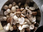 Marinierte Lammrücken mit Nudeln und Pilzsahne-Marsalasauce - Rezept