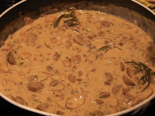 Rezept: Marinierte Lammrücken mit Nudeln und Pilzsahne-Marsalasauce Bild Nr. 7 Marinierte Lammrücken mit Nudeln und Pilzsahne-Marsalasauce - Rezept - Bild Nr. 7