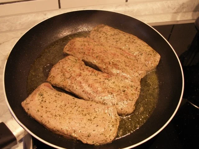 Rezept: Marinierte Lammrücken mit Nudeln und Pilzsahne-Marsalasauce Bild Nr. 5 Marinierte Lammrücken mit Nudeln und Pilzsahne-Marsalasauce - Rezept - Bild Nr. 5