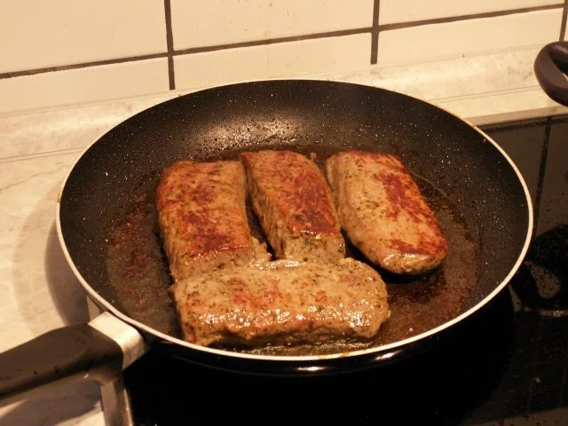 Rezept: Marinierte Lammrücken mit Nudeln und Pilzsahne-Marsalasauce Bild Nr. 6 Marinierte Lammrücken mit Nudeln und Pilzsahne-Marsalasauce - Rezept - Bild Nr. 6