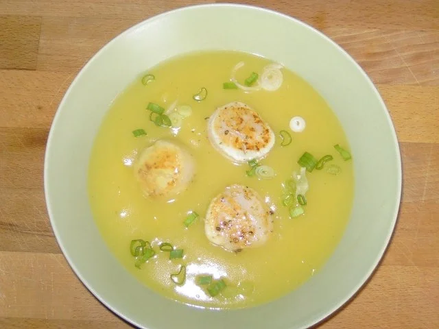 Rezept: Kartoffelsuppe mit Jakobsmuscheln Kartoffelsuppe mit Jakobsmuscheln - Rezept