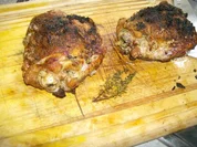 knusprige Putenoberkeulen mit viel Soße - Rezept