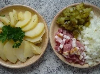 Rezept: Bratkartoffeln aus gekochten Restkartoffeln Bild Nr. 3 Bratkartoffeln aus gekochten Restkartoffeln - Rezept - Bild Nr. 3