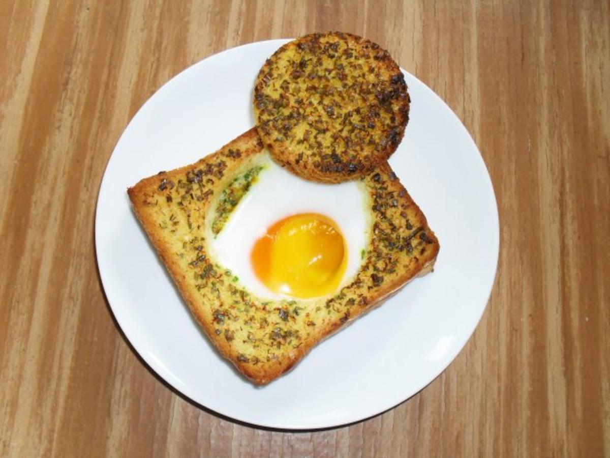 Ei im Kräutertoast - Rezept