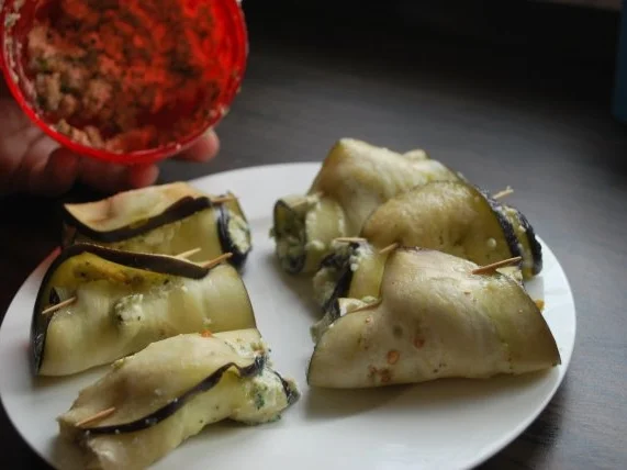 Zweierlei Auberginenröllchen vom Grill - Rezept - Bild Nr. 3