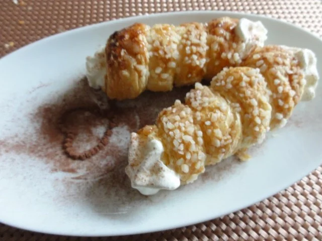 Rezept: Blätterteig: KNUSPERROLLEN mit Sahnefüllung Bild Nr. 6 Blätterteig: KNUSPERROLLEN mit Sahnefüllung - Rezept - Bild Nr. 6