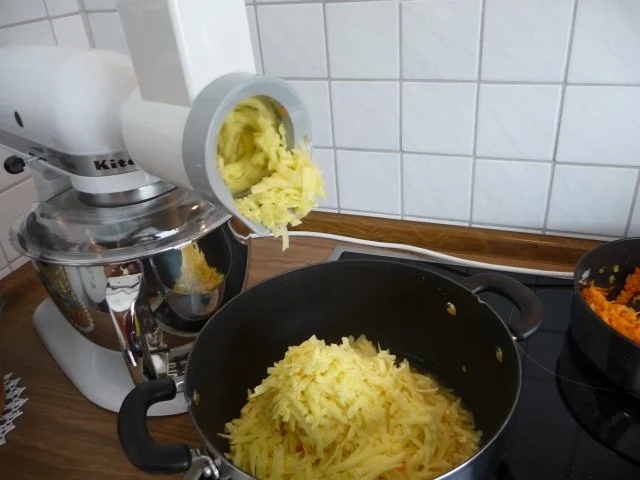 Suppen & Eintöpfe : Geraspelter Kartoffel - Möhreneintopf - Rezept - Bild Nr. 7