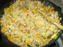 Kunterbuntes Reispfännchen mit Hähnchenbrust - Rezept