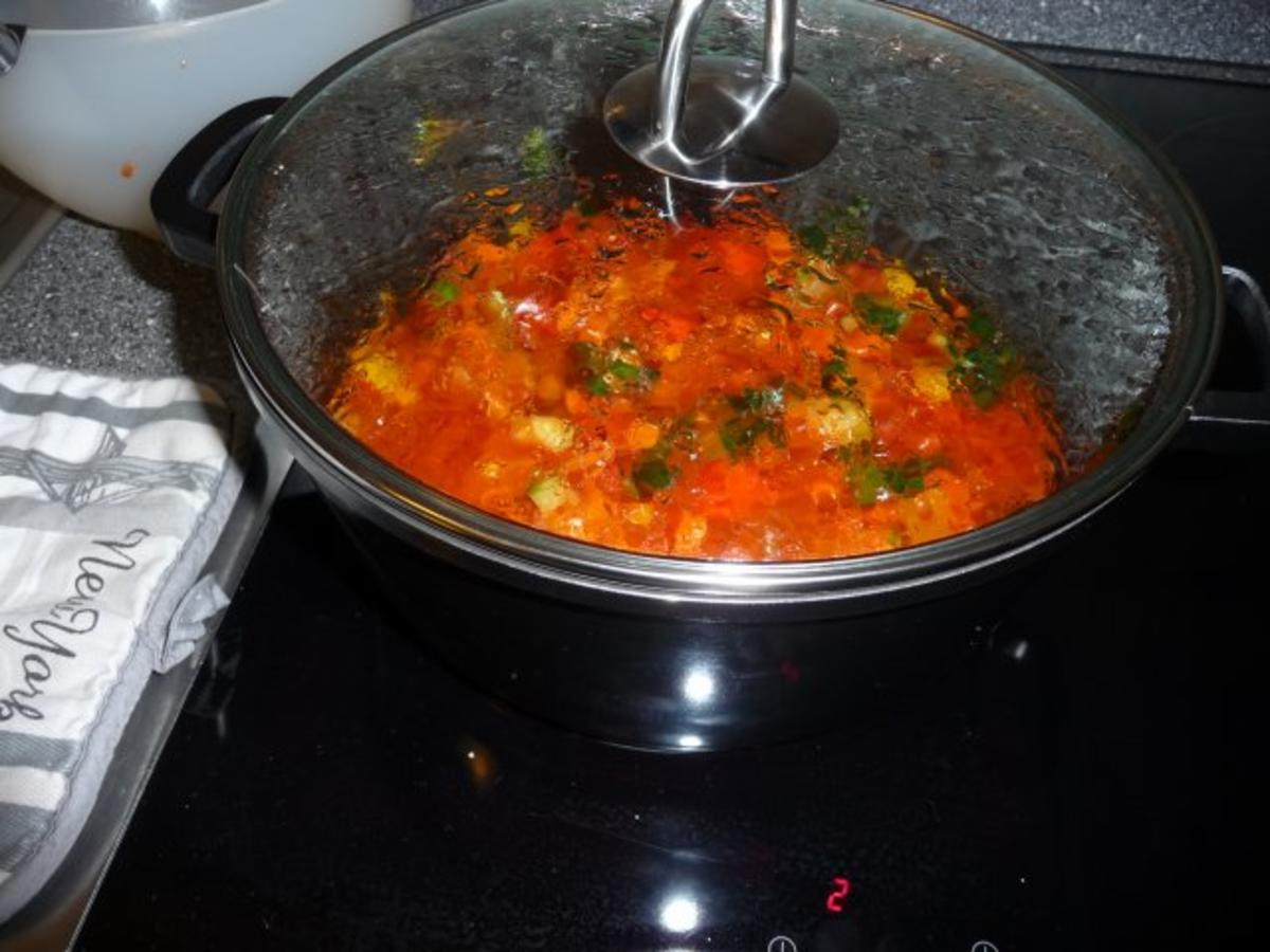 Tomatige Gemüsesoße mit Nudeln - Rezept - Bild Nr. 3