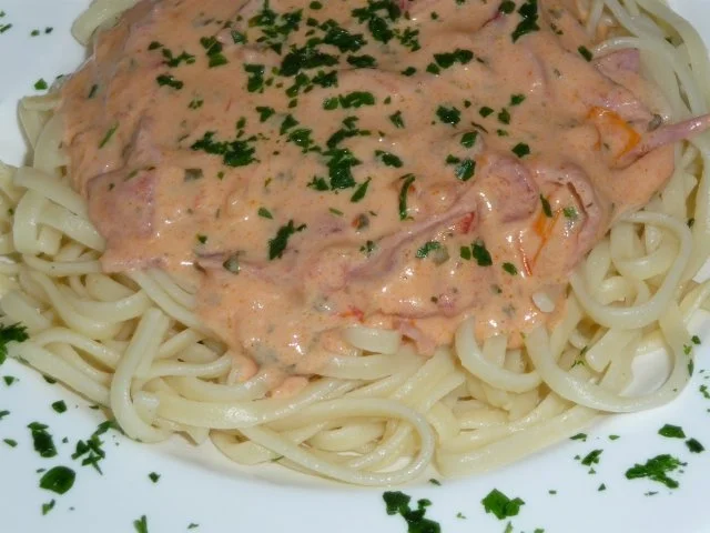 Rezept: Linguine mit scharfer Tomatensoße Linguine mit scharfer Tomatensoße - Rezept