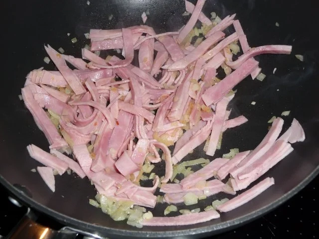 Rezept: Linguine mit scharfer Tomatensoße Bild Nr. 4 Linguine mit scharfer Tomatensoße - Rezept - Bild Nr. 4