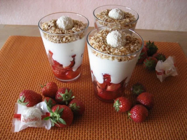 Rezept: Erdbeeren mit Kokossahne Erdbeeren mit Kokossahne - Rezept