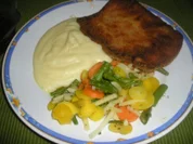 Gebackener Leberkäse mit Kartoffelpüree und Gemüse - Rezept