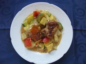 Fleisch: Überbackenes Schweinefilet auf Gemüsebett - Rezept