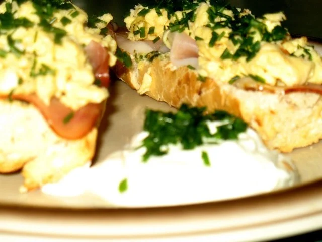 Rezept: Snack/Brot - Rührei-Schinken-Baguette Bild Nr. 7 Snack/Brot - Rührei-Schinken-Baguette - Rezept - Bild Nr. 7