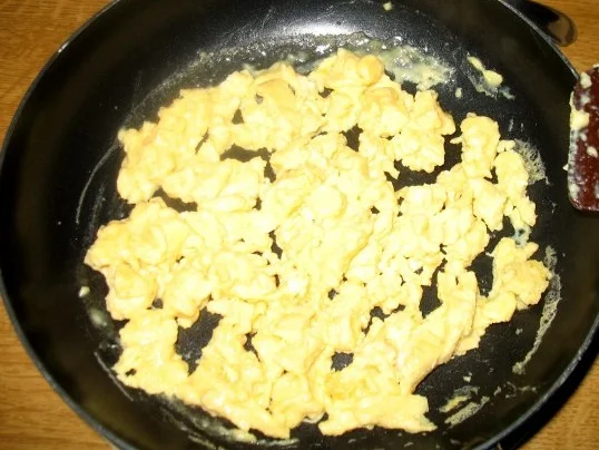 Rezept: Snack/Brot - Rührei-Schinken-Baguette Bild Nr. 6 Snack/Brot - Rührei-Schinken-Baguette - Rezept - Bild Nr. 6