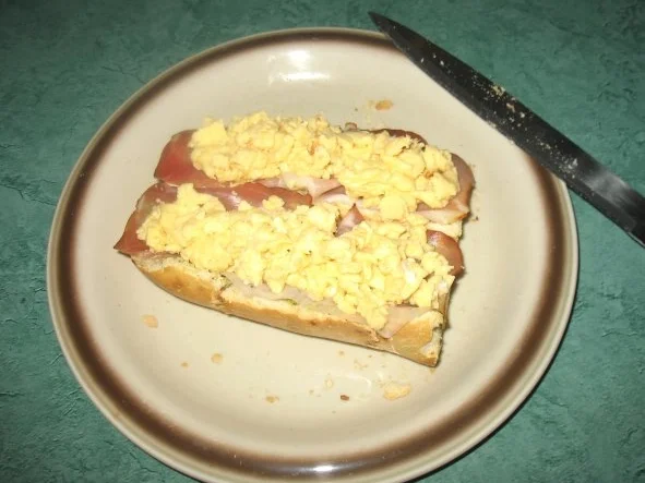 Rezept: Snack/Brot - Rührei-Schinken-Baguette Bild Nr. 10 Snack/Brot - Rührei-Schinken-Baguette - Rezept - Bild Nr. 10