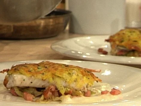 Rezept: Zander im Kartoffelmantel mit Spitzkohl à la Henssler Zander im Kartoffelmantel mit Spitzkohl à la Henssler - Rezept