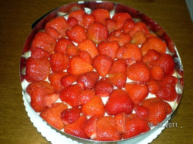 Rezept: Erdbeerkuchen mit Vanillepudding-Sahnefüllung Bild Nr. 6 Erdbeerkuchen mit Vanillepudding-Sahnefüllung - Rezept - Bild Nr. 6