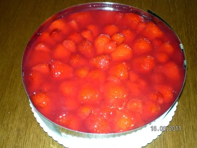 Rezept: Erdbeerkuchen mit Vanillepudding-Sahnefüllung Bild Nr. 7 Erdbeerkuchen mit Vanillepudding-Sahnefüllung - Rezept - Bild Nr. 7