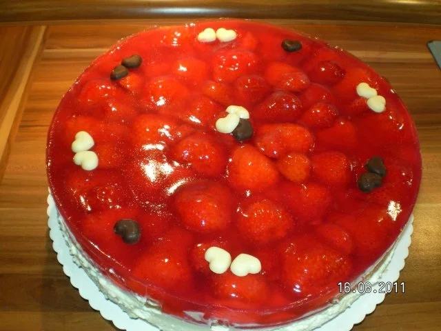 Rezept: Erdbeerkuchen mit Vanillepudding-Sahnefüllung Bild Nr. 8 Erdbeerkuchen mit Vanillepudding-Sahnefüllung - Rezept - Bild Nr. 8