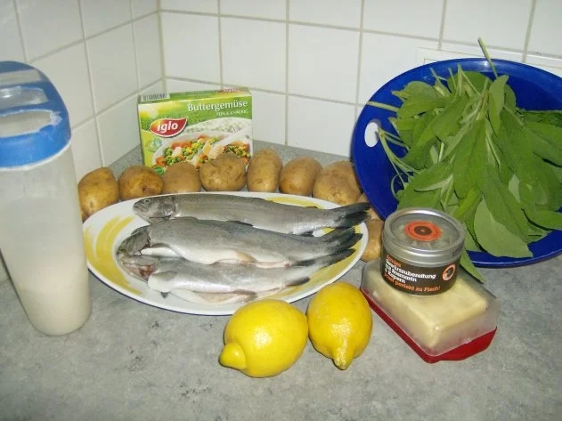 Forelle gebraten mit Salbeikartoffeln und Buttergemüse - Rezept - Bild Nr. 2