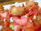 Fruchtig-scharfer Salat mit Ziegenkäse - Rezept