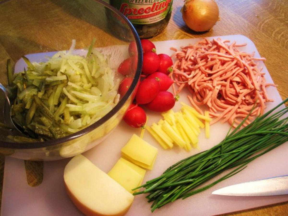 Wurstsalat mit Käse und Radieschen - Rezept - Bild Nr. 2