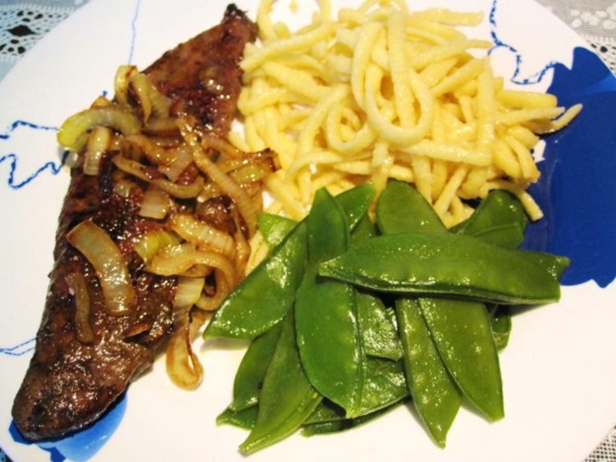 Feine Rinderleber mit Zwiebeln, einfach