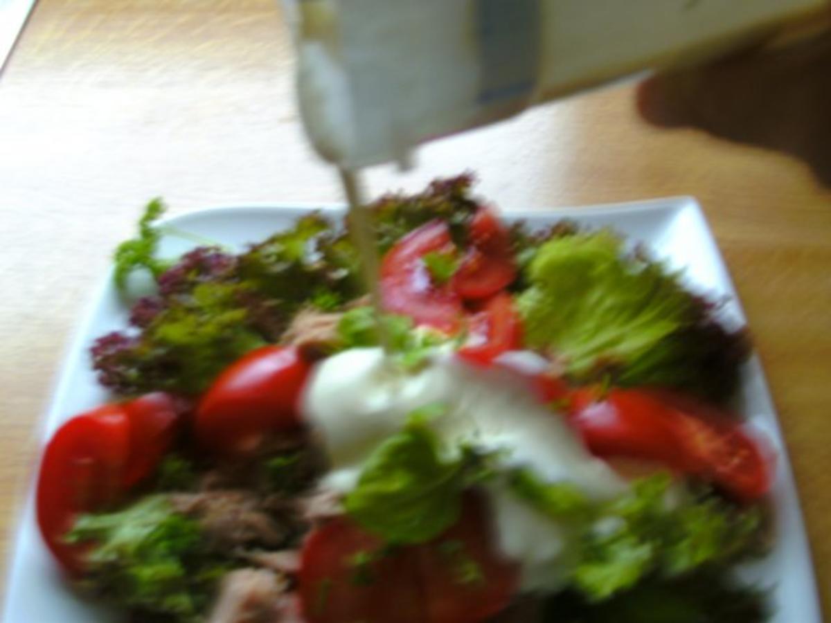 Salat-Teller mit Tunfisch - Rezept - Bild Nr. 3