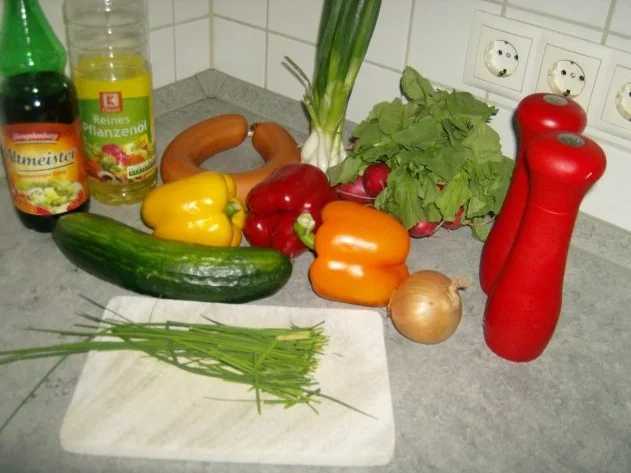 Rezept: Wurstsalat kunterbunt Bild Nr. 2 Wurstsalat kunterbunt - Rezept - Bild Nr. 2