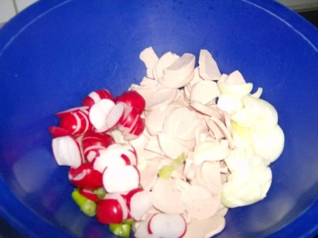 Rezept: Wurstsalat kunterbunt Bild Nr. 4 Wurstsalat kunterbunt - Rezept - Bild Nr. 4