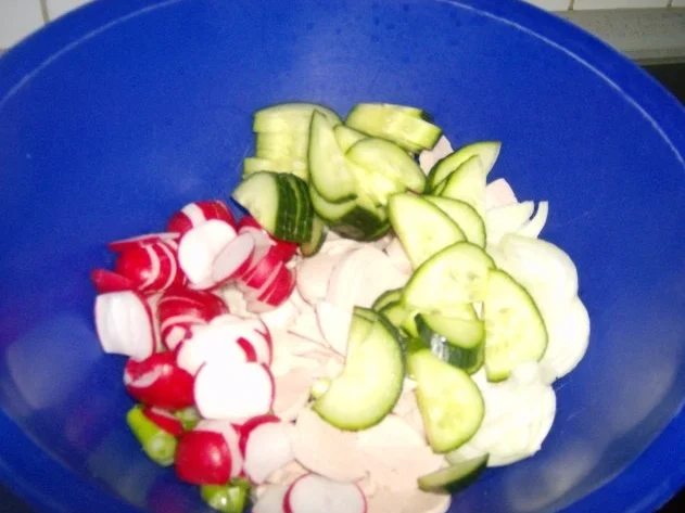 Rezept: Wurstsalat kunterbunt Bild Nr. 5 Wurstsalat kunterbunt - Rezept - Bild Nr. 5