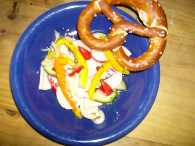 Rezept: Wurstsalat kunterbunt Bild Nr. 7 Wurstsalat kunterbunt - Rezept - Bild Nr. 7