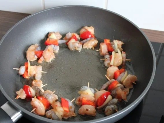 Kokos - Curry - Suppe mit Hähnchenbrust-Garnelenspieß - Rezept - Bild Nr. 6