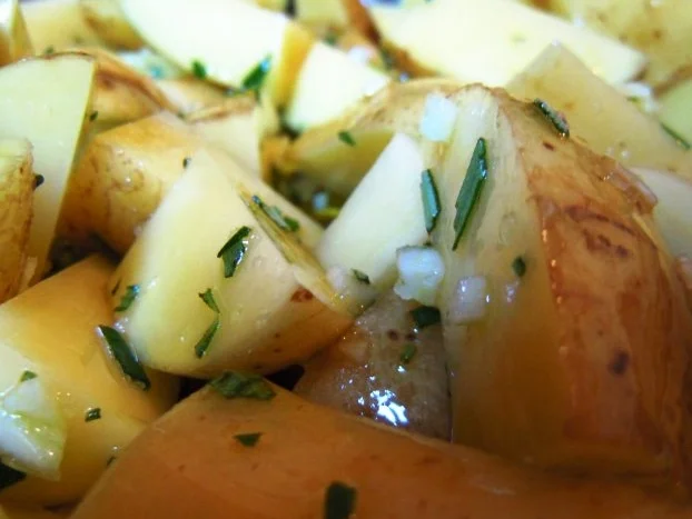 Hackbällchen auf scharfer Aprikosen-Tomatensauce mit Rosmarinkartoffeln - Rezept - Bild Nr. 2