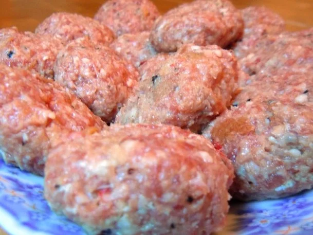 Hackbällchen auf scharfer Aprikosen-Tomatensauce mit Rosmarinkartoffeln - Rezept - Bild Nr. 3