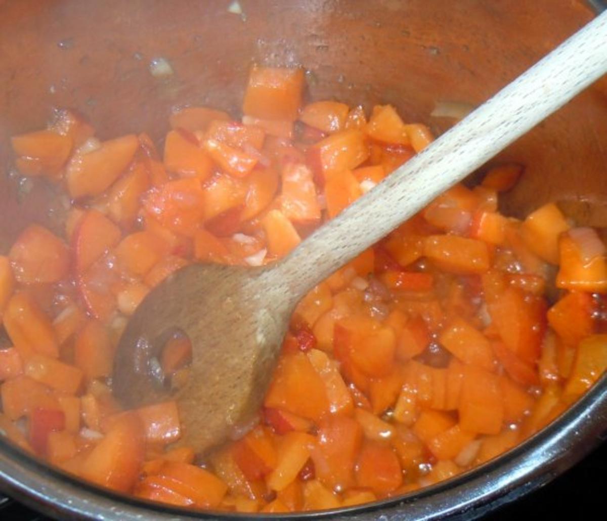 Hackbällchen auf scharfer Aprikosen-Tomatensauce mit Rosmarinkartoffeln - Rezept - Bild Nr. 5