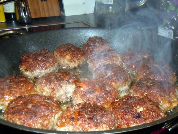 Hackbällchen auf scharfer Aprikosen-Tomatensauce mit Rosmarinkartoffeln - Rezept - Bild Nr. 7