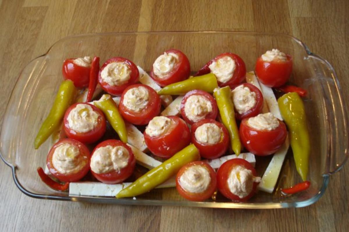 Bilder für Mit Frischkäse gefüllte Tomaten - Rezept
