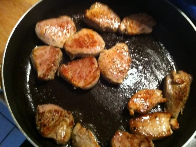 Bärlauch-Gorgonzola-Pasta mit Schweinemedaollons - Rezept - Bild Nr. 2