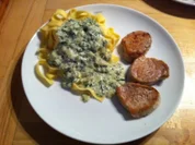 Bärlauch-Gorgonzola-Pasta mit Schweinemedaollons - Rezept