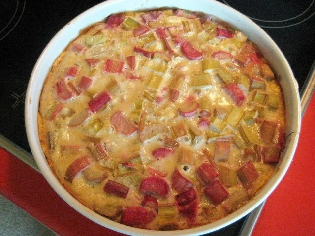 Rezept: Rhabarberkuchen mit Vanillepudding und Baiser Bild Nr. 11 Rhabarberkuchen mit Vanillepudding und Baiser - Rezept - Bild Nr. 11