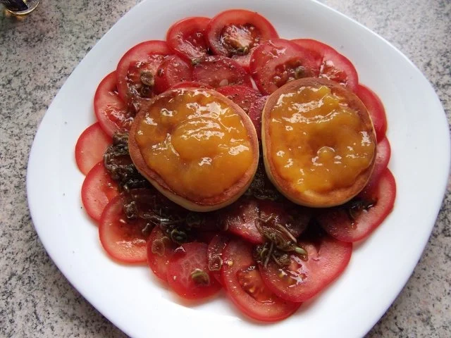 Tomatencarpaccio mit Brattaler Dieter´s Art - Rezept