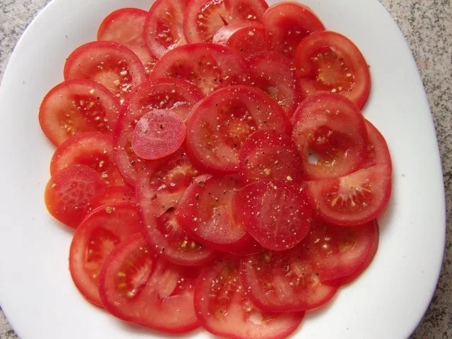 Tomatencarpaccio mit Brattaler Dieter´s Art - Rezept - Bild Nr. 3