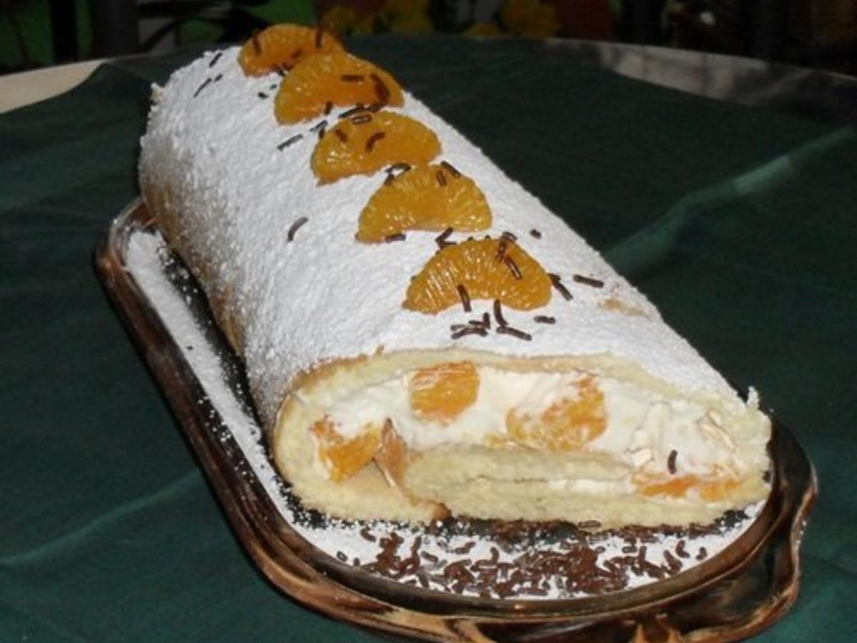 Biskuitrolle mit Mandarinen Sahne Füllung - 175 kcal/100g Biskuitrolle mit Mandarinen Sahne Füllung - 175 kcal/100g