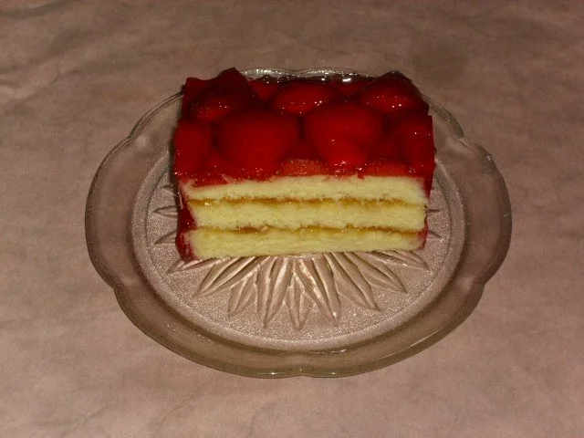 Rezept: Schnelle Erdbeerschnitten Bild Nr. 2 Schnelle Erdbeerschnitten - Rezept - Bild Nr. 2